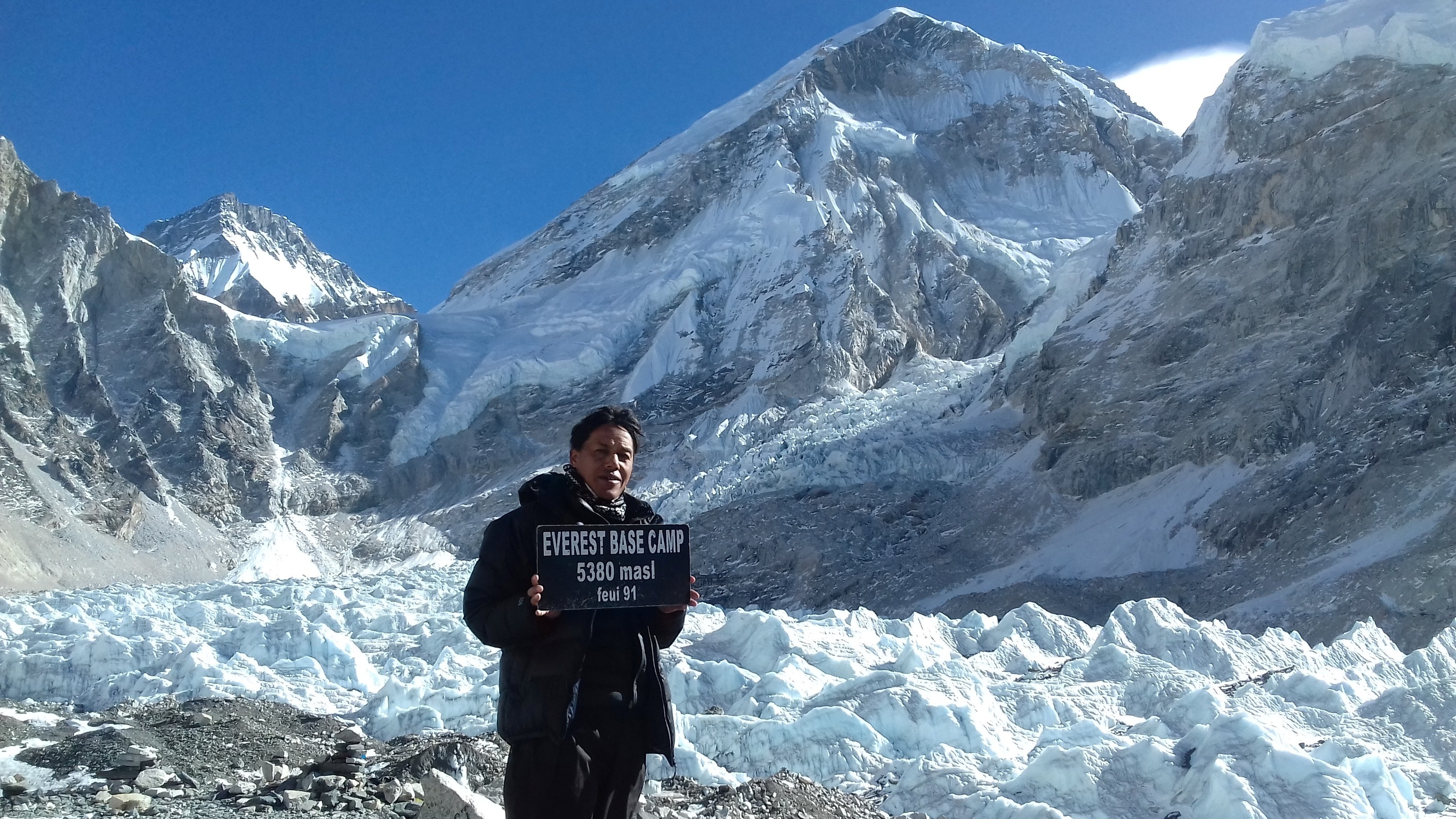 1)-Guide-Arjun-at-Everest-B.C.-1790930371.jpg