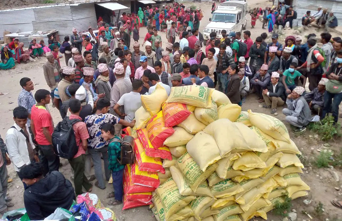 distribution-of-relief-material-1791535401.jpg